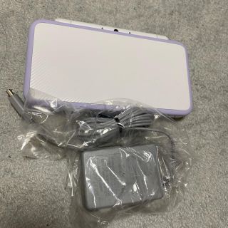 ニンテンドー2DS(ニンテンドー2DS)の2DS LL ホワイト×ラベンダー 充電器.タッチペン付き(家庭用ゲーム機本体)