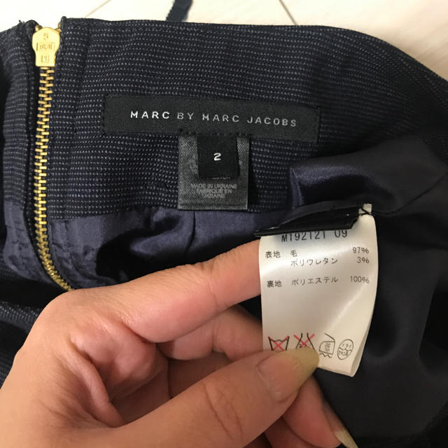 MARC BY MARC JACOBS(マークバイマークジェイコブス)のMARC BY MARC JACOBS ネイビースカート レディースのスカート(ひざ丈スカート)の商品写真