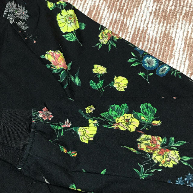 SLY(スライ)のSLY★NIGHT FLOWER REVERSIBLE BZ/新品 レディースのジャケット/アウター(ブルゾン)の商品写真