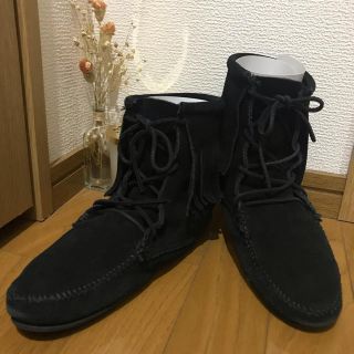 ミネトンカ(Minnetonka)のミネトンカ フリンジ ショートブーツ 黒 Minnetonka(ブーツ)