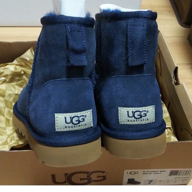 靴/シューズ新品未使用 UGG ムートンブーツ クラシックミニ ネイビー  ショート