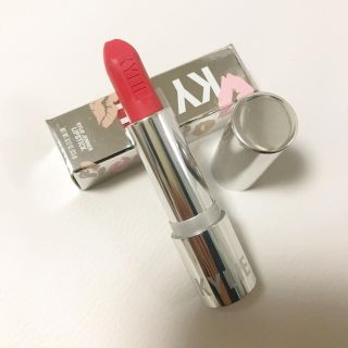 カイリーコスメティックス(Kylie Cosmetics)のリップ ピンクコーラル レッドカラー 綺麗(口紅)