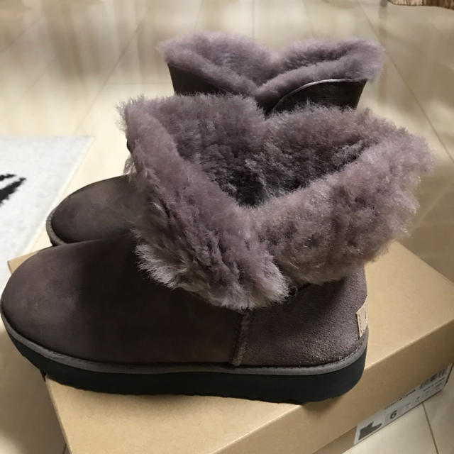 UGG(アグ)の新品♡UGG♡ CLASSIC CUFF MINI レディースの靴/シューズ(ブーツ)の商品写真