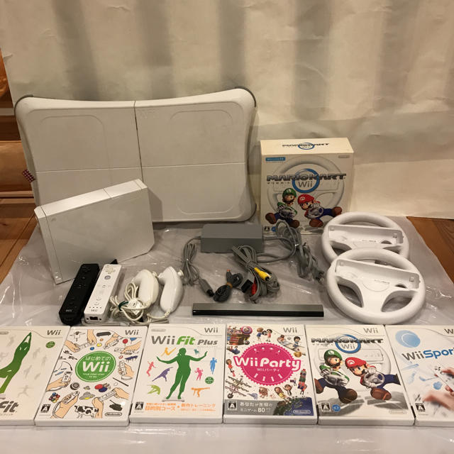 Wii本体コード類一式wiiすぐに遊べるセット リモコン ヌンチャク 2本セット マリオカート fit
