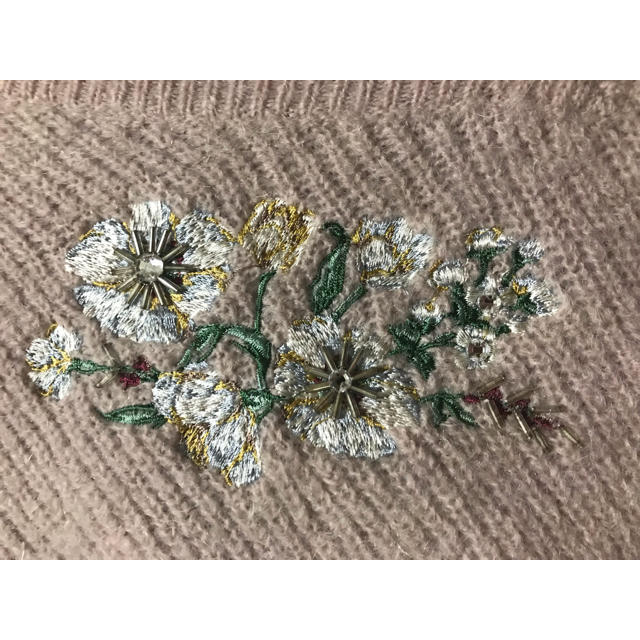 JILL by JILLSTUART(ジルバイジルスチュアート)の新品🌸 JILL by JILLSTUART ブーケ刺繍×ビーズ刺繍ニット  レディースのトップス(ニット/セーター)の商品写真