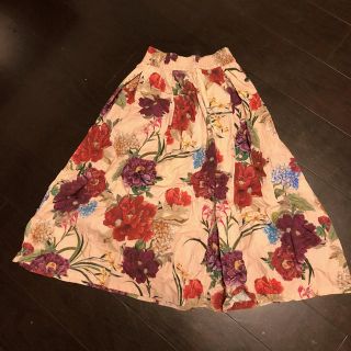 ザラ(ZARA)のzara 花柄 スカート(ひざ丈スカート)