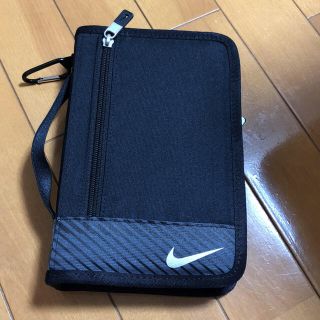 ナイキ(NIKE)の新品 NIKE スポーツポーチ 旅行 通帳 日用品(旅行用品)