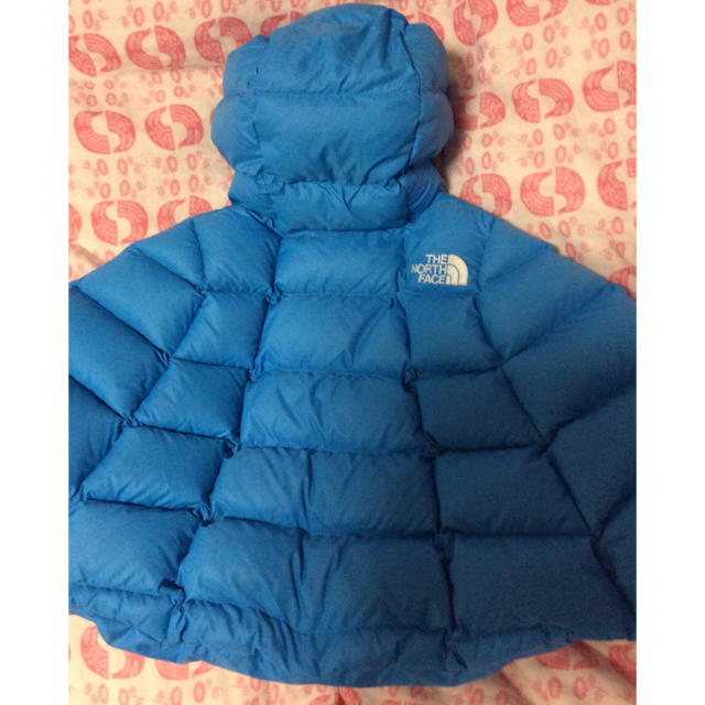 THE NORTH FACE(ザノースフェイス)のMisato様専用       ザノースフェイス ダウン ポンチョ ブルー キッズ/ベビー/マタニティのキッズ服男の子用(90cm~)(コート)の商品写真