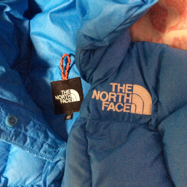 THE NORTH FACE(ザノースフェイス)のMisato様専用       ザノースフェイス ダウン ポンチョ ブルー キッズ/ベビー/マタニティのキッズ服男の子用(90cm~)(コート)の商品写真