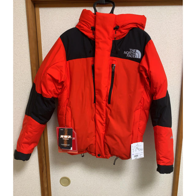 THE NORTH FACE(ザノースフェイス)の18～19 ノースフェイス バルトロライトジャケット 新品未使用 赤 メンズのジャケット/アウター(ダウンジャケット)の商品写真