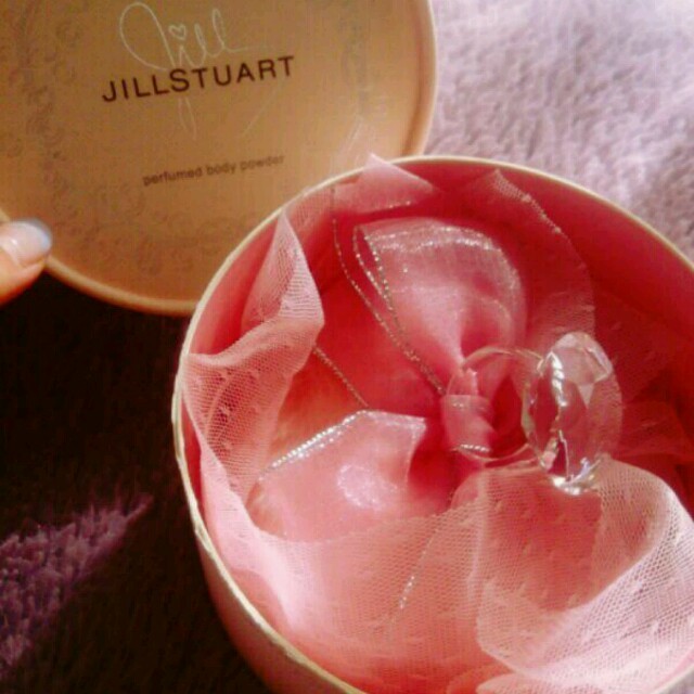 JILL by JILLSTUART(ジルバイジルスチュアート)の未使用♡ジルのボディーパウダー コスメ/美容のボディケア(その他)の商品写真