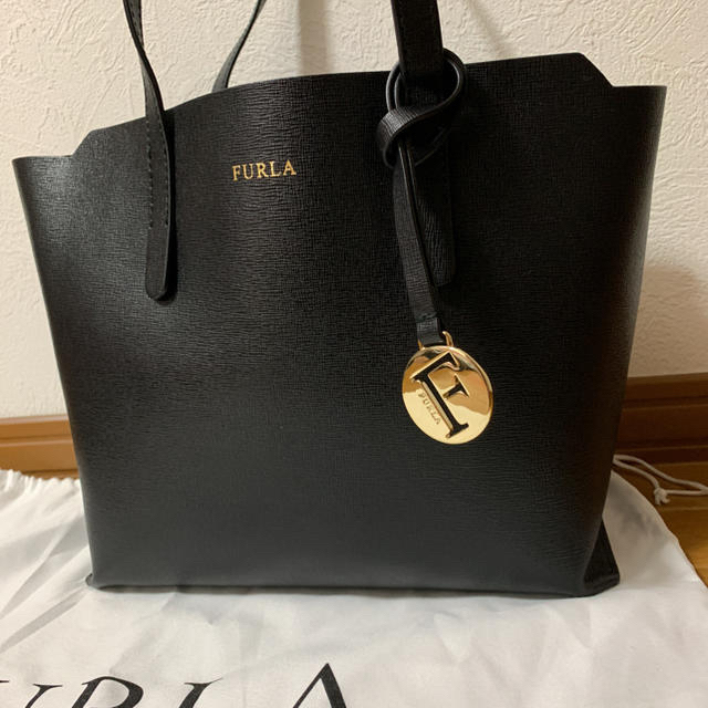 オープン式内側FURLA トートバッグ