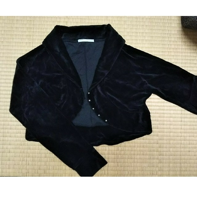 natural couture(ナチュラルクチュール)のナチュラルクチュール 起毛ブラック ボレロ レディースのジャケット/アウター(その他)の商品写真
