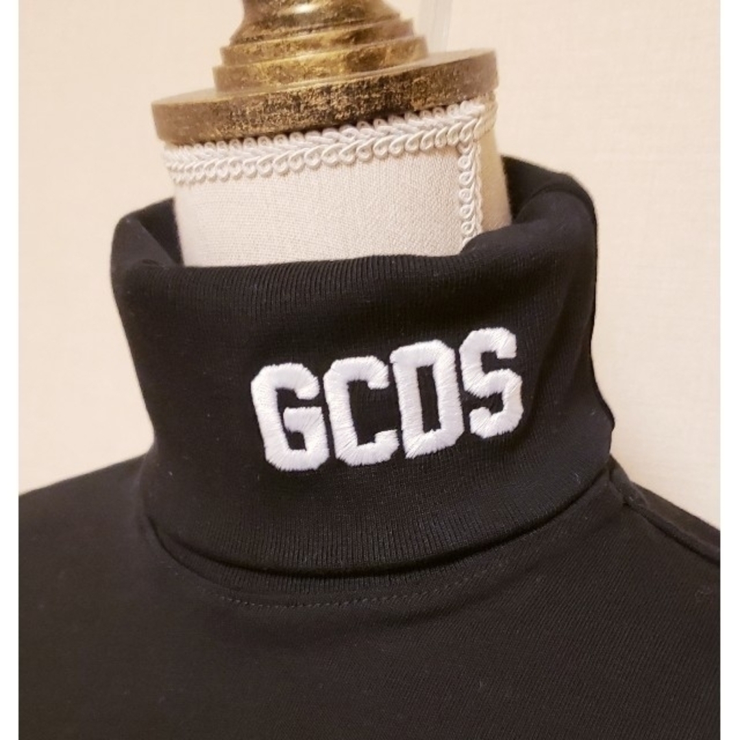 トップスﾚｱｱｲﾃﾑ????????未入荷！GCDS ﾀﾞﾌﾞﾙﾊｲﾈｯｸﾌﾟﾙｵｰﾊﾞｰ M