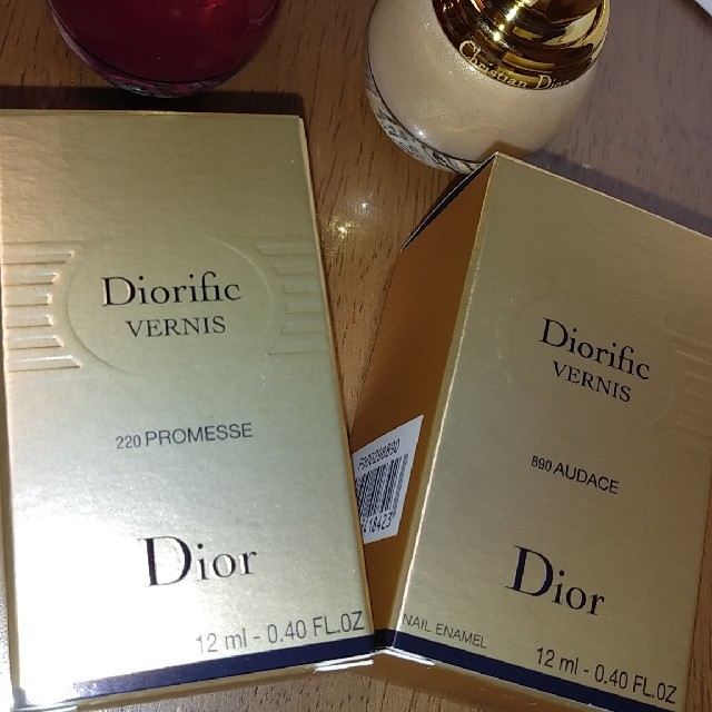 Christian Dior(クリスチャンディオール)のDior　マニキュア限定色　ヴェルニディオリフィック2色セット　【新品・未使用】 コスメ/美容のネイル(マニキュア)の商品写真