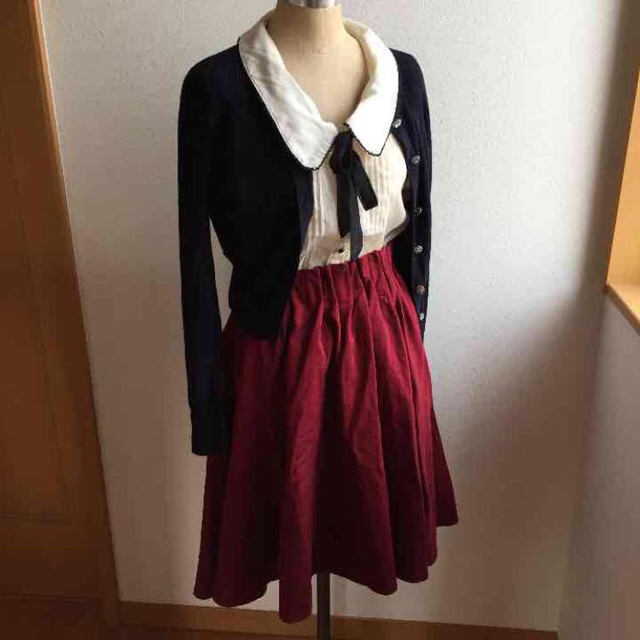 ひざ丈スカート☆赤☆新品 レディースのスカート(ひざ丈スカート)の商品写真