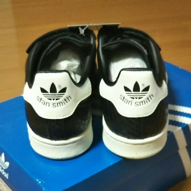 アディダス adidas スニーカー ベルクロ 黒色スニーカー