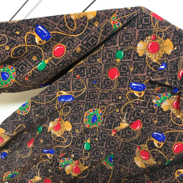SPINNS(スピンズ)のスカーフ柄 ビンテージ 柄シャツ レディースのトップス(シャツ/ブラウス(長袖/七分))の商品写真