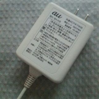 エーユー(au)のau純正品 高速充電器(バッテリー/充電器)