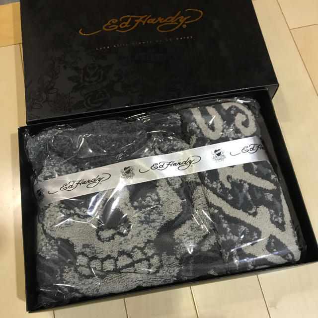 Ed Hardy(エドハーディー)のみきたろ様専用 新品 エドハーディ タオルセット バスタオル フェイスタオル  インテリア/住まい/日用品の日用品/生活雑貨/旅行(タオル/バス用品)の商品写真