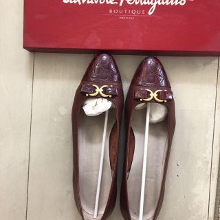 サルヴァトーレフェラガモ(Salvatore Ferragamo)のフェラガモ ローヒールパンプス TEMA C （約24㎝）(ハイヒール/パンプス)