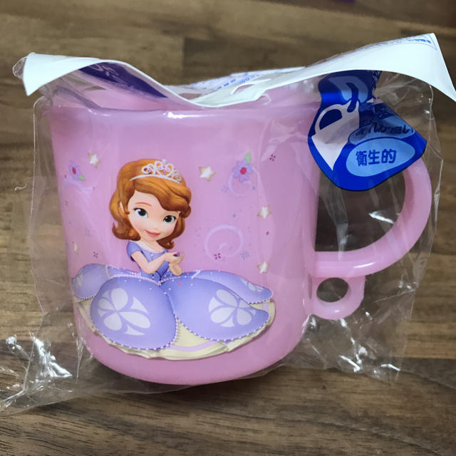 Disney(ディズニー)の新品未開封☆ちいさなプリンセス ソフィア☆プラコップ キッズ/ベビー/マタニティの授乳/お食事用品(マグカップ)の商品写真