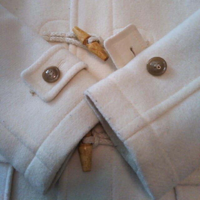 ViS(ヴィス)のVis ホワイト ダッフルコート レディースのジャケット/アウター(ダッフルコート)の商品写真