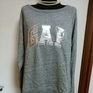 ギャップ(GAP)の新品未使用GAPスウェットトレーナーグレーロゴシルバーM(トレーナー/スウェット)