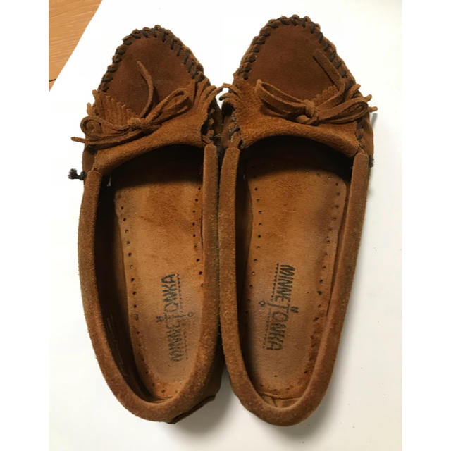Minnetonka(ミネトンカ)のミネトンカ ブラウン 25cm レディースの靴/シューズ(スリッポン/モカシン)の商品写真