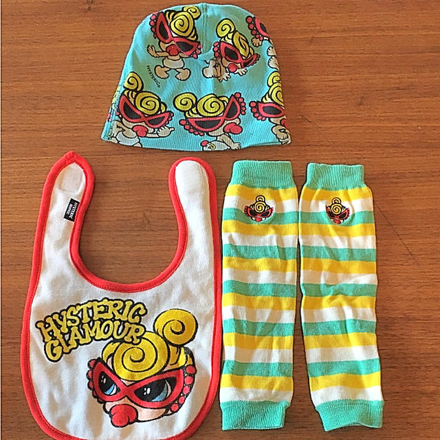 HYSTERIC GLAMOUR(ヒステリックグラマー)の新品 ✨ ヒステリックグラマー ✨ 子供用 レッグウォーマー ニット帽 スタイ キッズ/ベビー/マタニティのこども用ファッション小物(ベビースタイ/よだれかけ)の商品写真