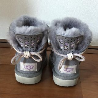 アグ(UGG)のUGGキッズムートンブーツ(ブーツ)