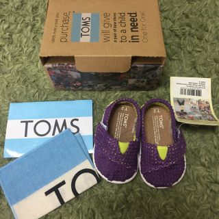 トムズ(TOMS)のTOMS 新品 出産祝いに 9センチ ベビーシューズ ファーストシューズ トムス(スリッポン)