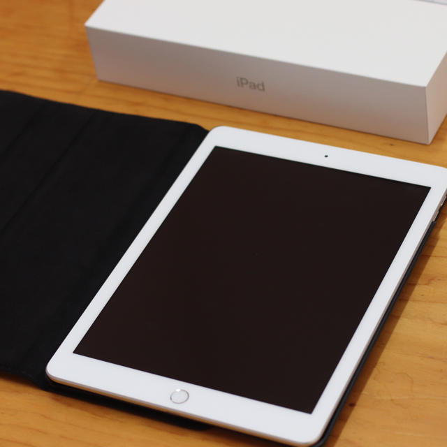 新型 iPad 第6世代 32GB シルバータブレット