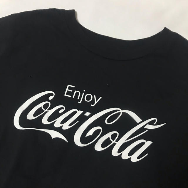 GU(ジーユー)のEnjoy Cocacola Tシャツ　★最終値下げ！ レディースのトップス(Tシャツ(半袖/袖なし))の商品写真