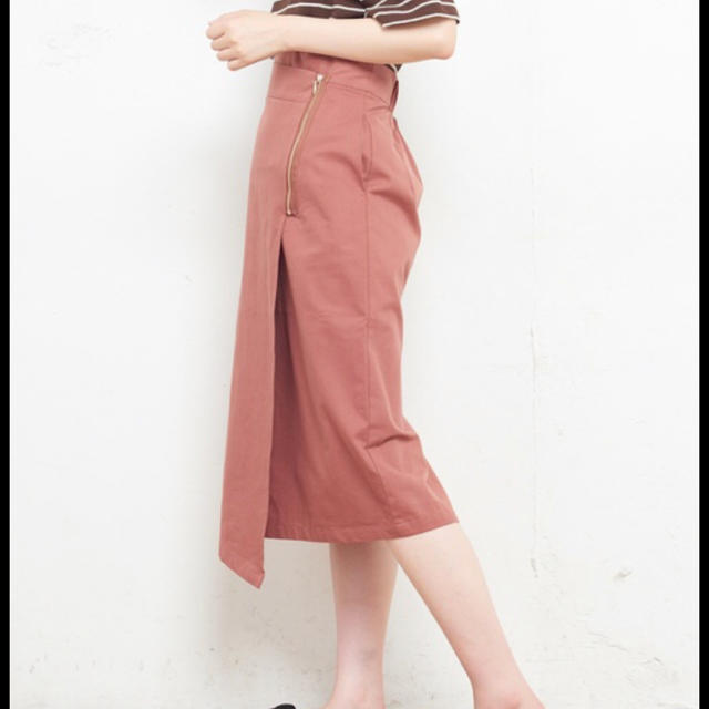 natural couture(ナチュラルクチュール)のnatural couture フロントZIPラップタイトスカート レディースのスカート(ひざ丈スカート)の商品写真