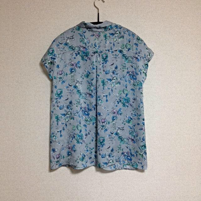 UNITED ARROWS(ユナイテッドアローズ)の花柄ブラウス♡ レディースのトップス(シャツ/ブラウス(半袖/袖なし))の商品写真