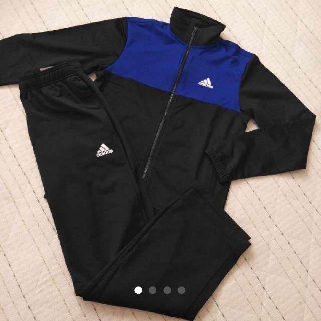 新品！adidasのジャージ上下セットメンズのS