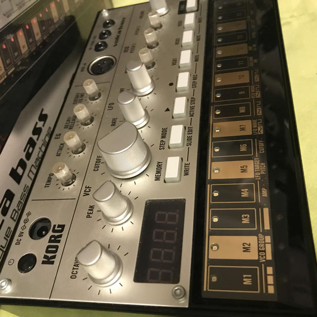 KORG(コルグ)の【送料込み】美品!!! KORG コルグ Volca bassアダプタ付き 楽器の楽器 その他(その他)の商品写真