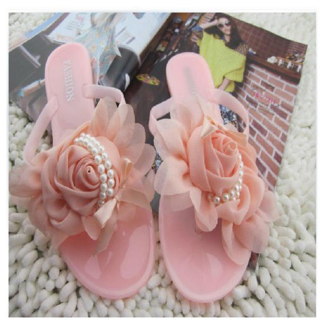 新品☆バラとパール☆ビーチサンダルピンク レディースの靴/シューズ(サンダル)の商品写真