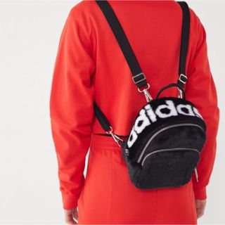 アディダス(adidas)のadidas ファー ミニバッグ かわいい♡(リュック/バックパック)