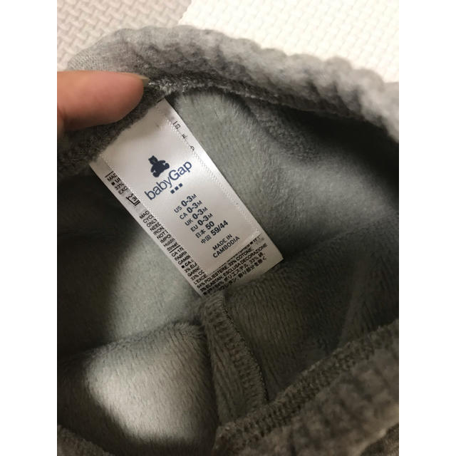 GAP(ギャップ)の[未使用品]GAPグレーパンツ ～3M キッズ/ベビー/マタニティのベビー服(~85cm)(パンツ)の商品写真