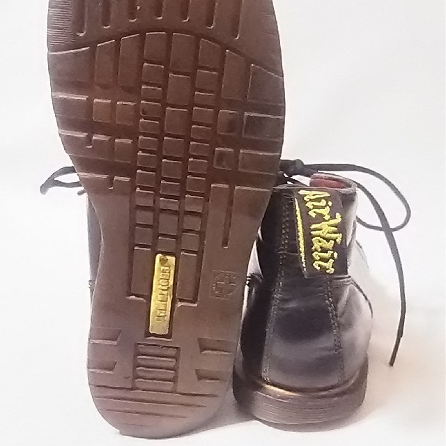 Dr.Martens(ドクターマーチン)の
希少海外限定!ドクターマーチン高級チャッカブーツ人気の黒ビンテージ！


 メンズの靴/シューズ(ブーツ)の商品写真