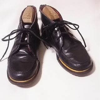 ドクターマーチン(Dr.Martens)の
希少海外限定!ドクターマーチン高級チャッカブーツ人気の黒ビンテージ！


(ブーツ)