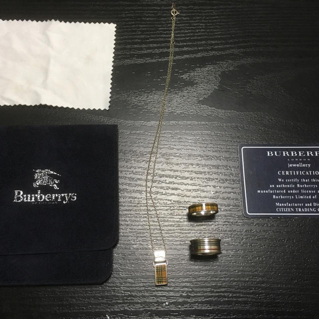 BURBERRY(バーバリー)のBURBERRY ネックレス 指輪２つ レディースのアクセサリー(ネックレス)の商品写真