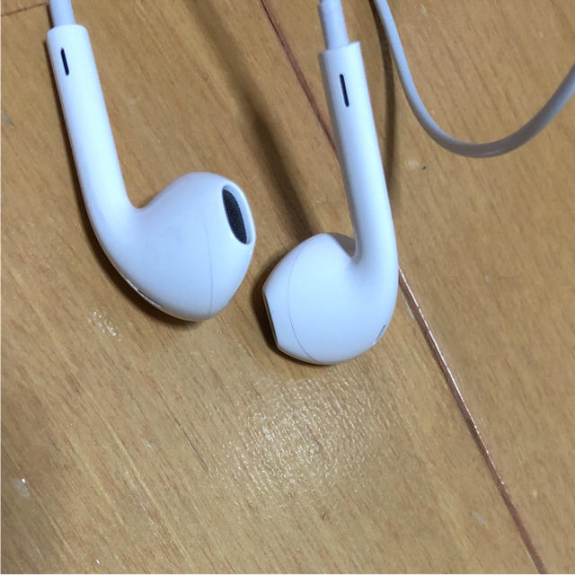 Apple(アップル)のアイホン イヤホン スマホ/家電/カメラのオーディオ機器(ヘッドフォン/イヤフォン)の商品写真