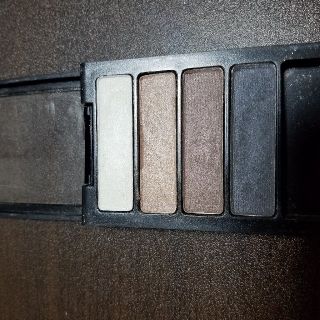 レブロン(REVLON)の値引き！レブロン アイシャドー USED(アイシャドウ)