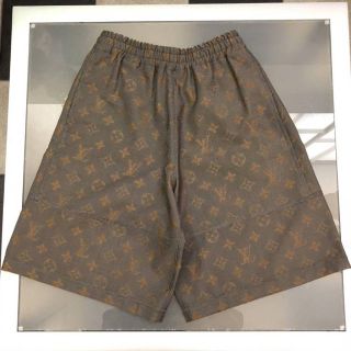 ルイヴィトン(LOUIS VUITTON)のルイヴィトン ハーフパンツ42ポップアップ限定完売激レア直営店購入1A4JOZ (ショートパンツ)