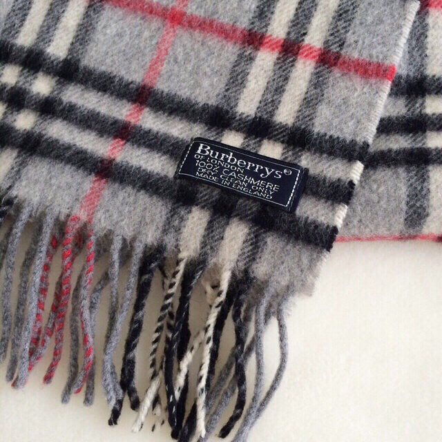 BURBERRY(バーバリー)のBurberryカシミア/gr★送料込 レディースのファッション小物(マフラー/ショール)の商品写真