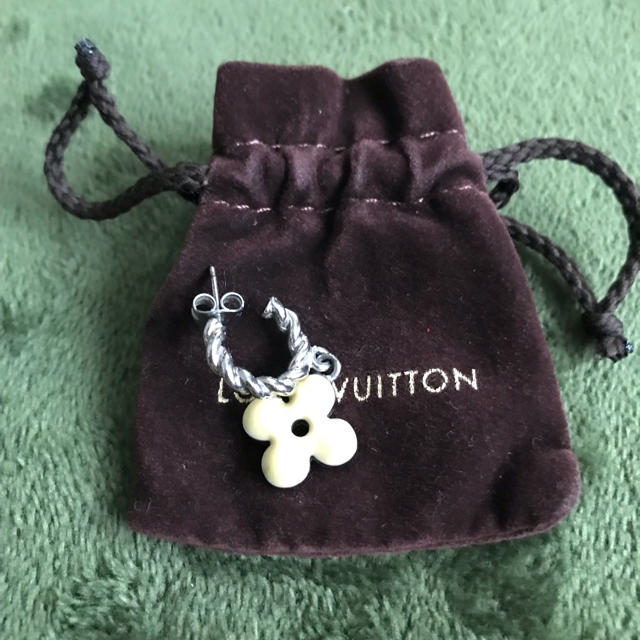 LOUIS VUITTON(ルイヴィトン)のルイ・ヴィトン  ピアス 片耳１つのみ ☆お値下げしました☆ レディースのアクセサリー(ピアス)の商品写真