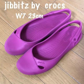 クロックス(crocs)のジビッツバイクロックス crocs フラットサンダル W7 24cm(サンダル)